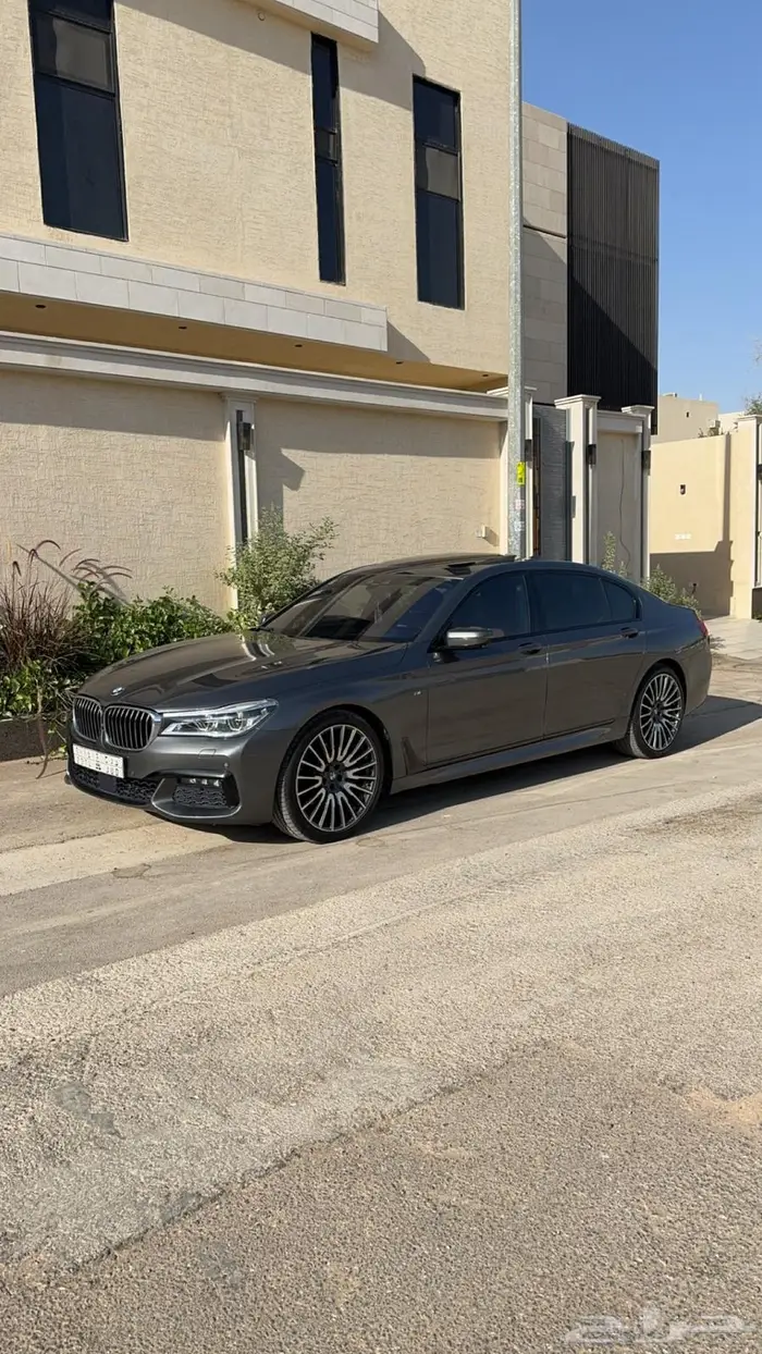 بي ام الفئة السابعة 740 ام كت بلاك ايدشن 10