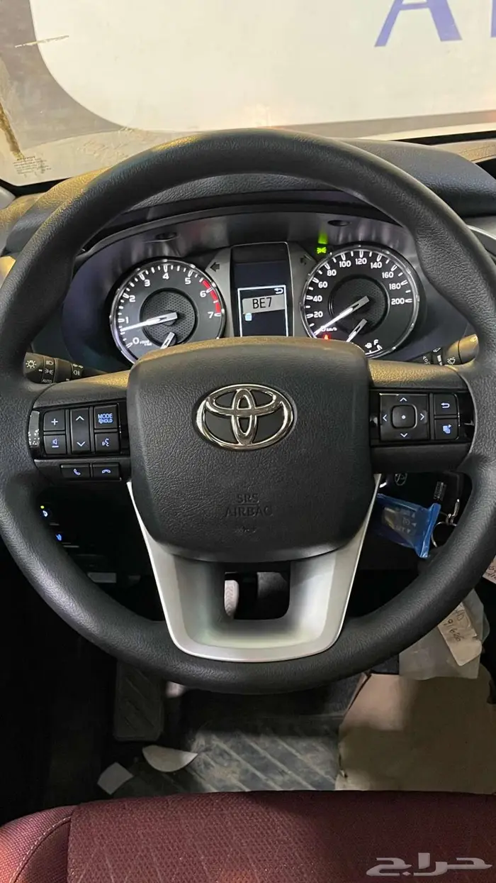 هايلكس غمارتين بدون دبل 2025 بنزين GLX2 متوفر لدي الثواب 4