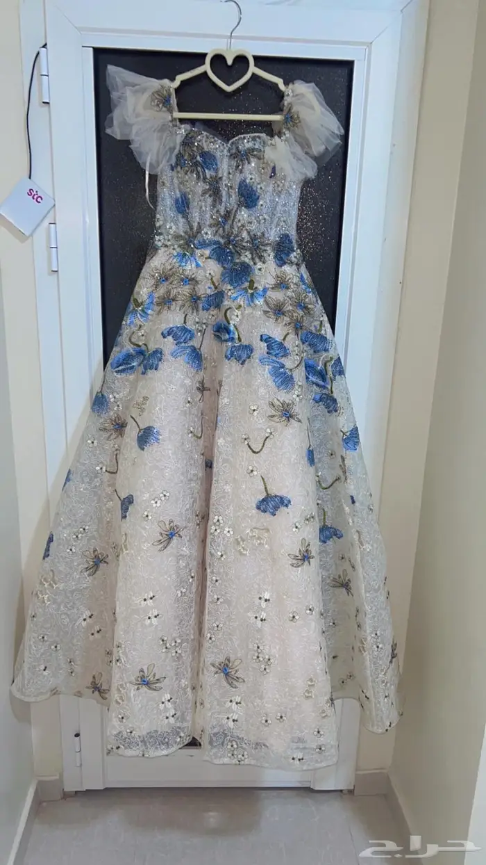 فساتين للبيع 0