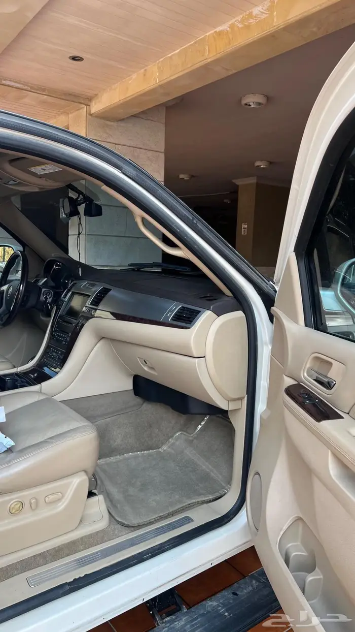 للبيع اسكاليد 2010 نظيف جدا 11