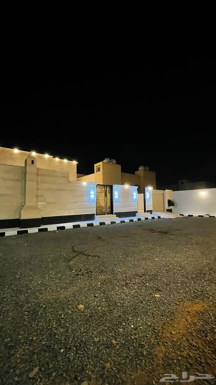 للبيع فيلا دورين مع شقه مسروقه جديده حي الخزامى 9