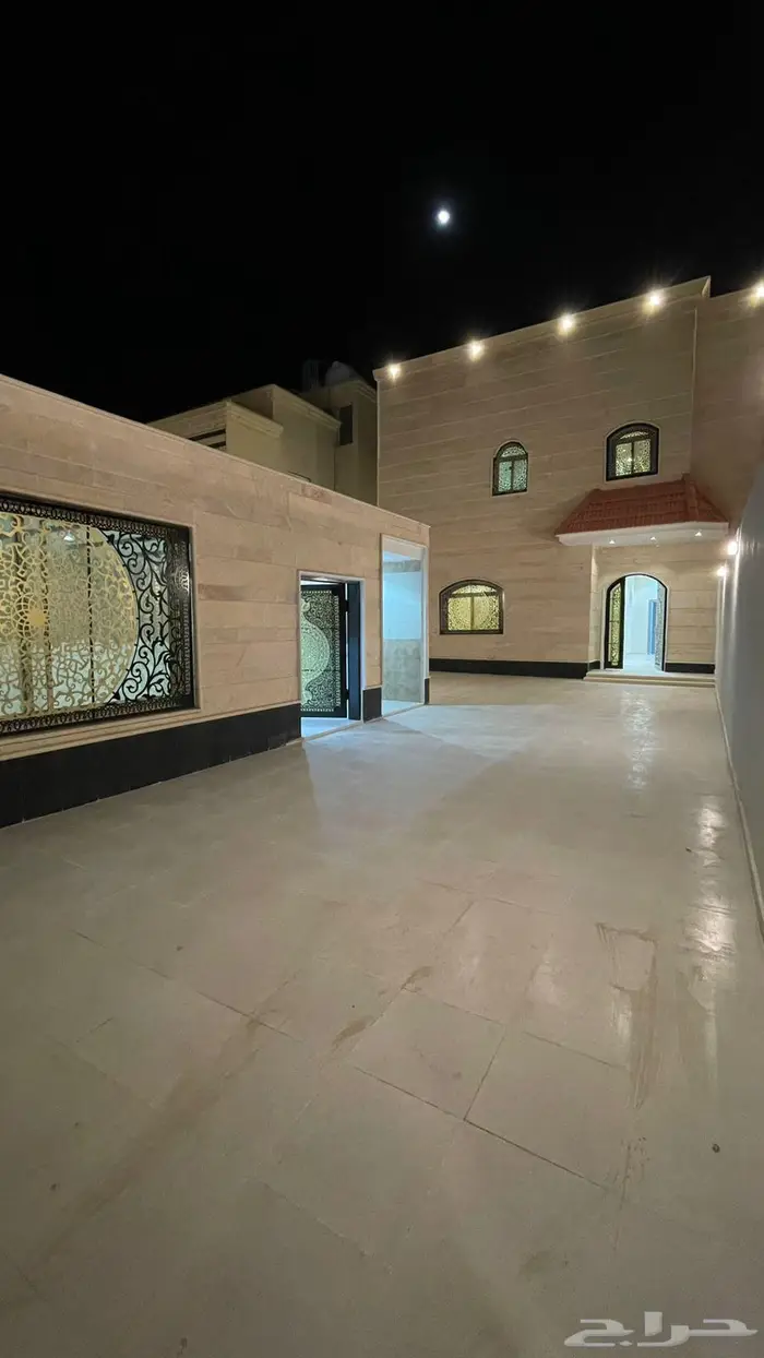 للبيع فيلا دورين مع شقه مسروقه جديده حي الخزامى 2