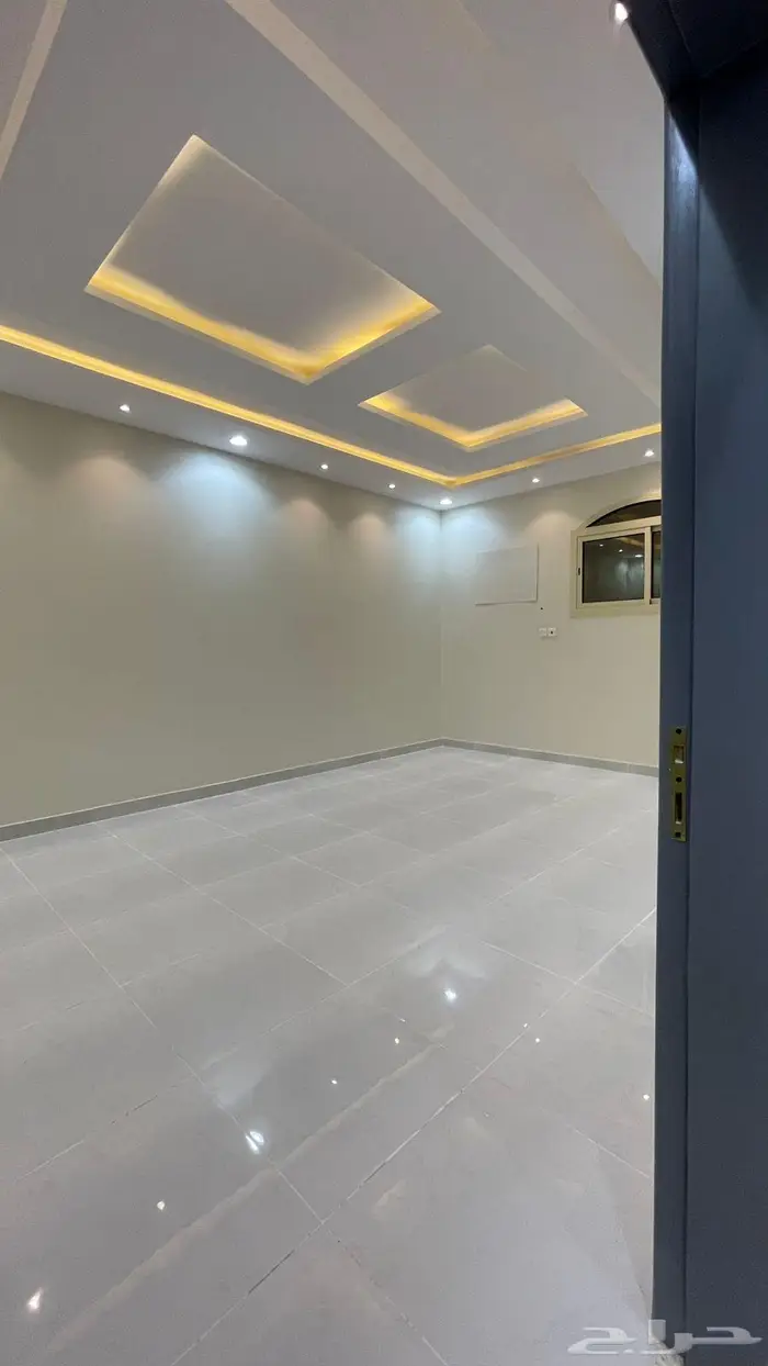 للبيع فيلا دورين مع شقه مسروقه جديده حي الخزامى 5