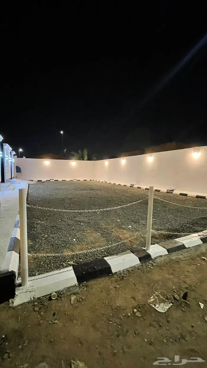 للبيع فيلا دورين مع شقه مسروقه جديده حي الخزامى 4