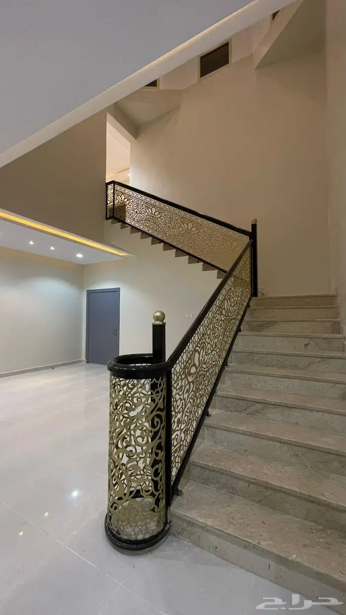 للبيع فيلا دورين مع شقه مسروقه جديده حي الخزامى 14