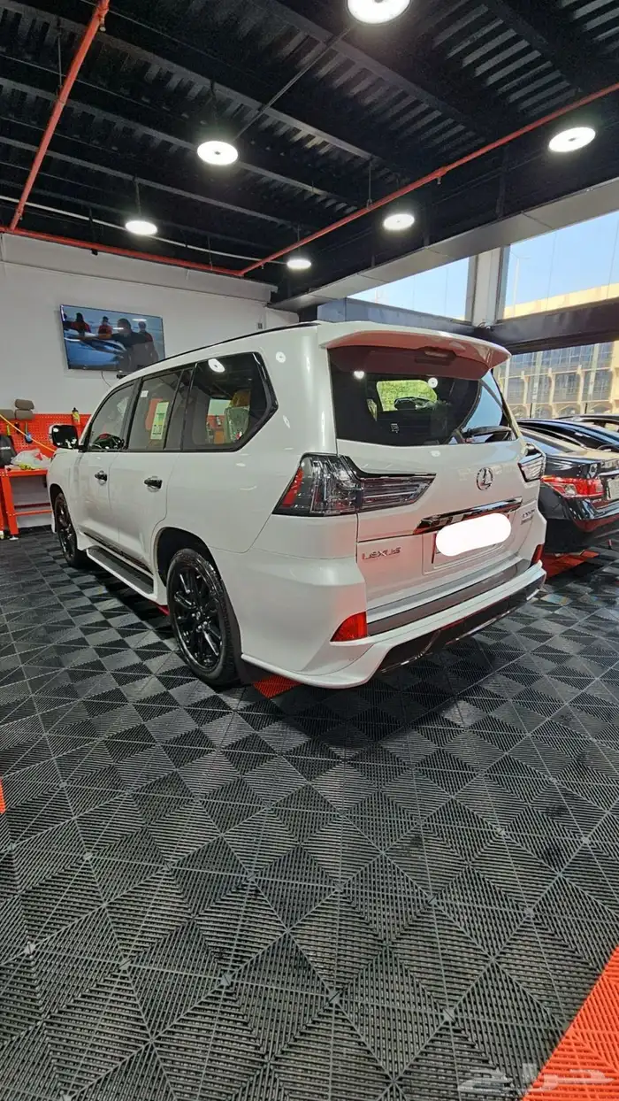 جيب لكزس بلاك ادشن 2019 16