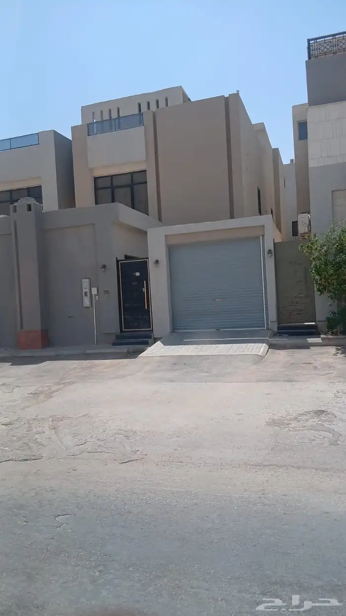 فيلا فاخره للايجار حي الرمال (مكيفات راكبه ) 0