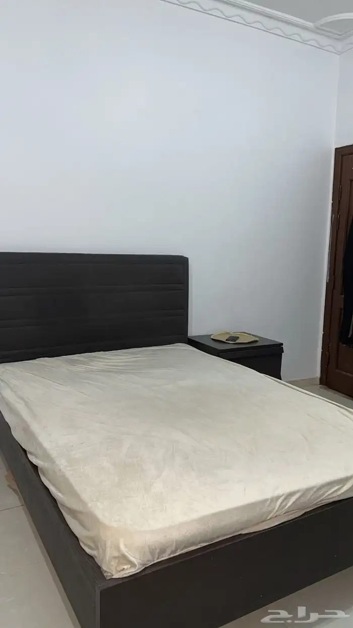 غرفه نوم للبيع نظيفه 1