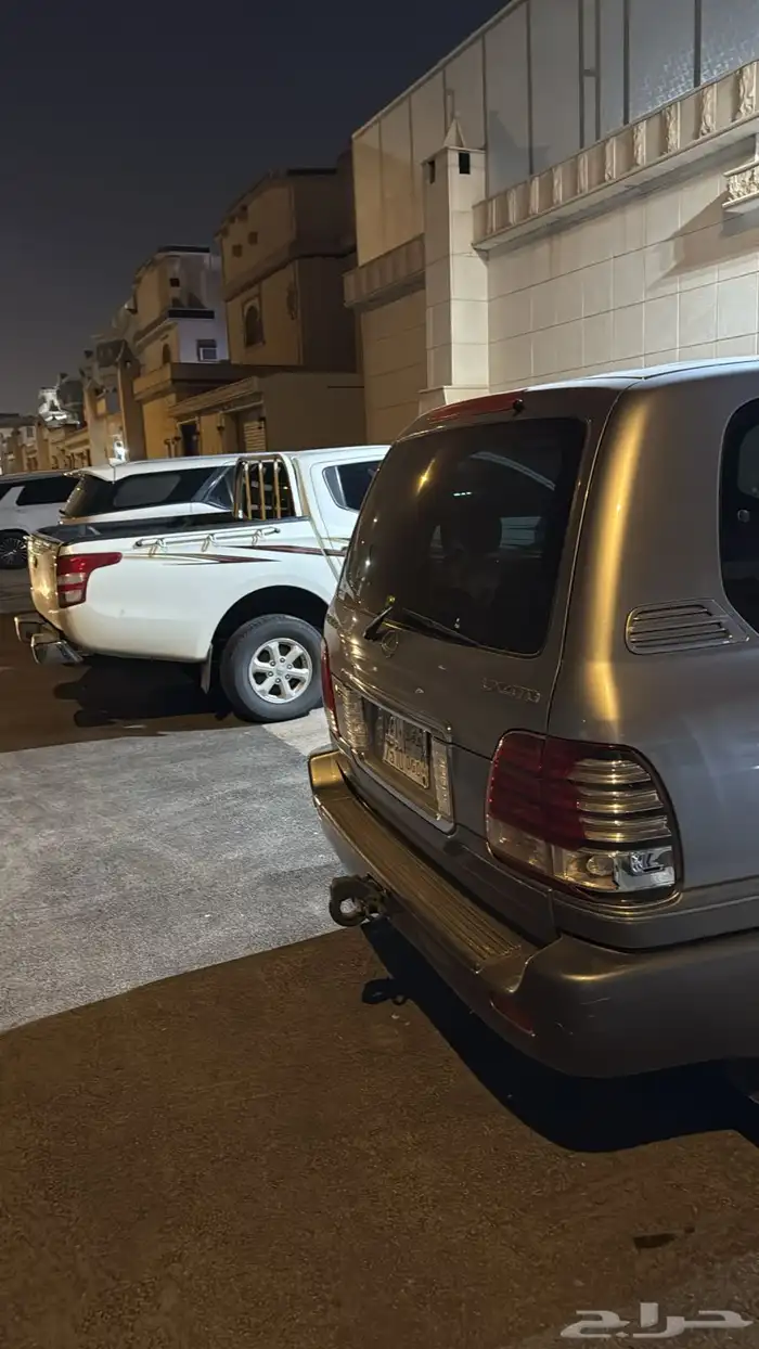 للبيع جيب لكزس 2004 2