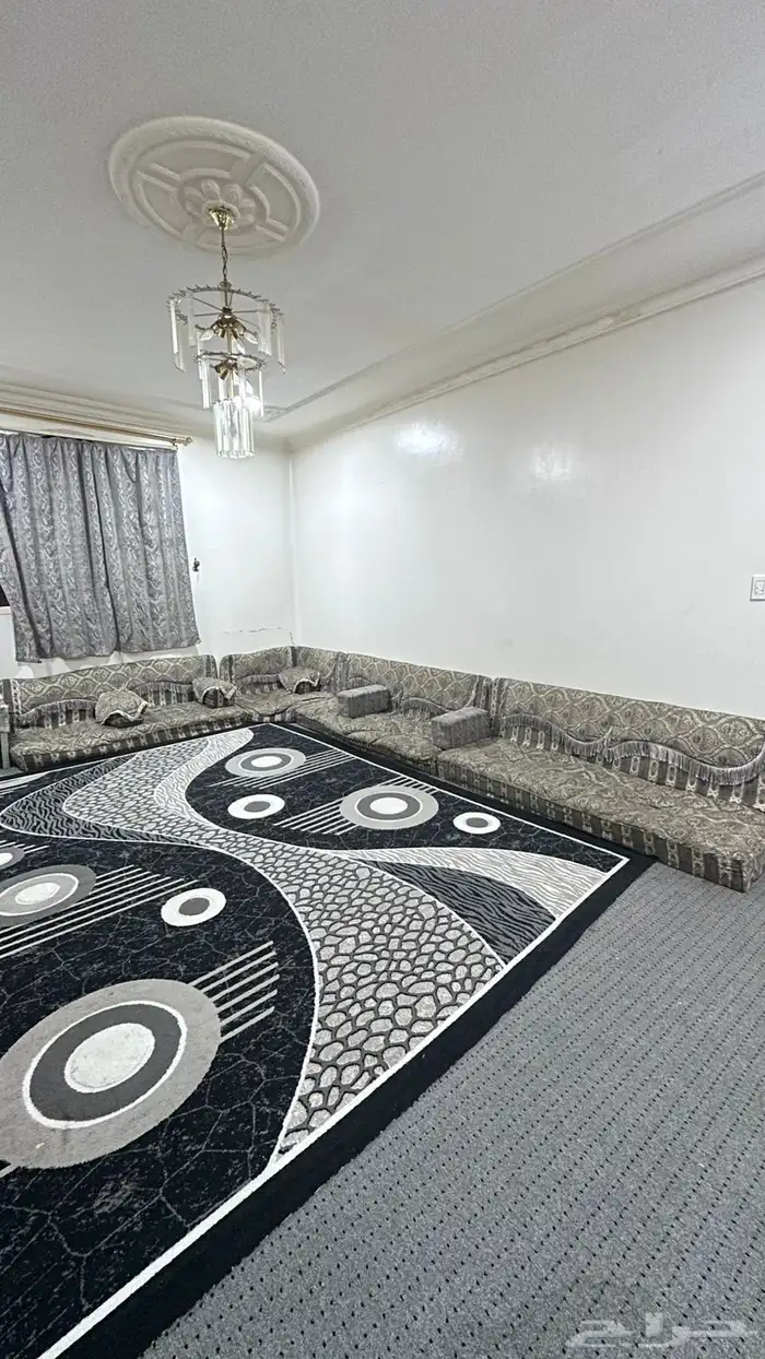 مجلس 5في4 و 8 مداكي فقد من دون المفرشه 4