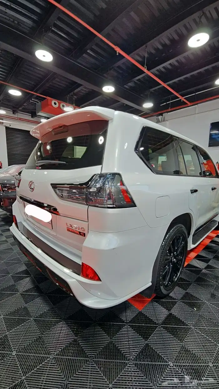 جيب لكزس بلاك ادشن 2019 18