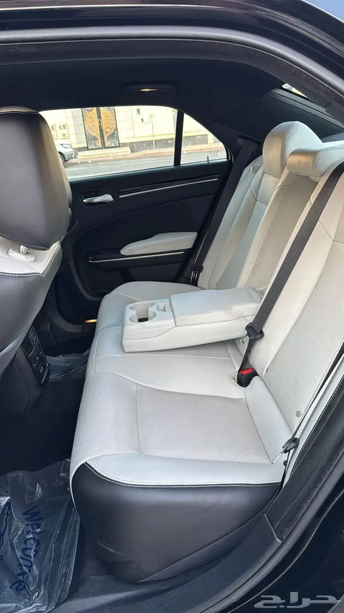 كرايزلر C300 6