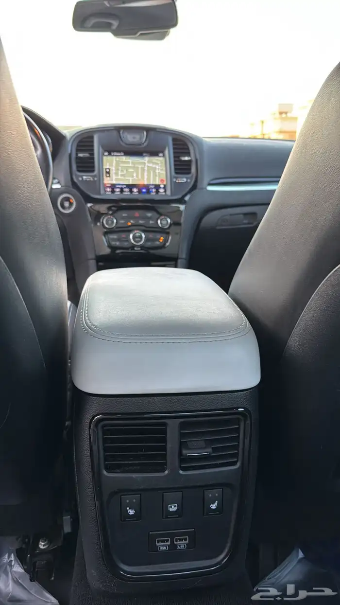 كرايزلر C300 7