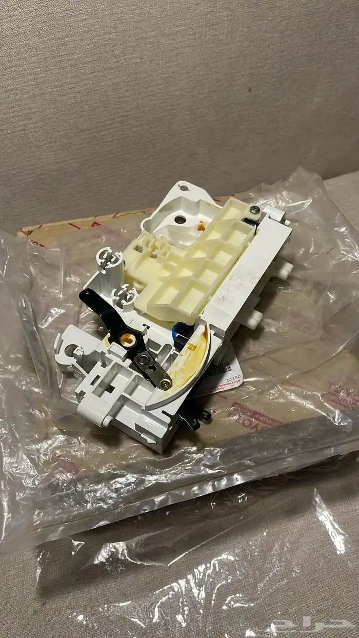 مفتاح تكيف هايلوكس من مديل 98 الي 2005 اصلي 3