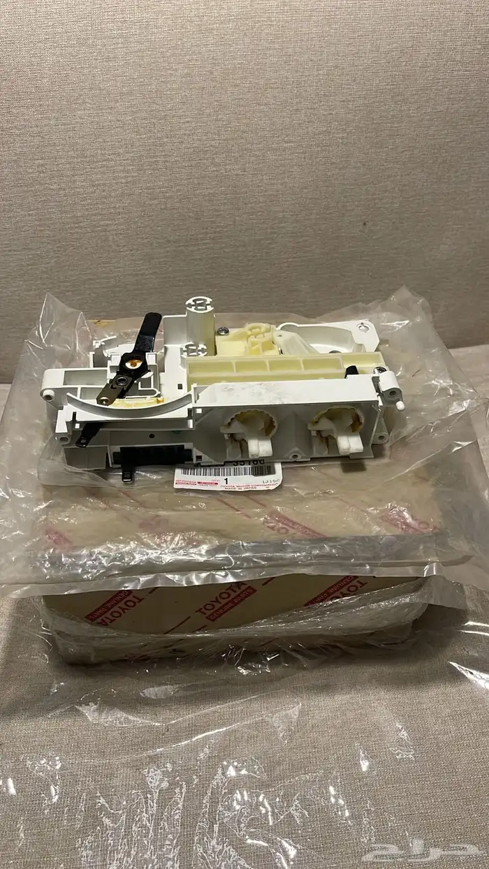 مفتاح تكيف هايلوكس من مديل 98 الي 2005 اصلي 0