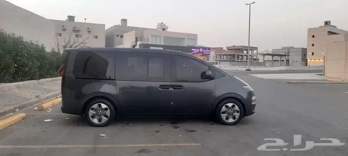 هيونداي ستاريا 2023 3