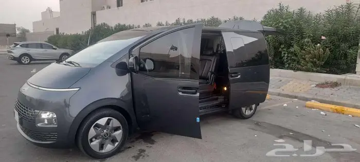 هيونداي ستاريا 2023 8