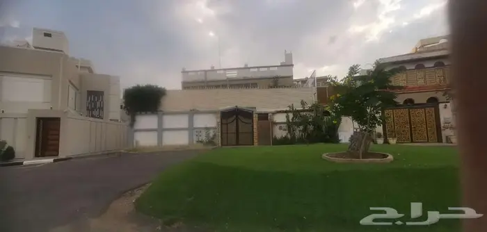 فيلا مستقلة موقع مميز أمام ميدان بالسداد بالطائف ب2 مليون. 1