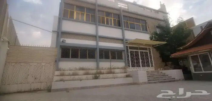 فيلا مستقلة موقع مميز أمام ميدان بالسداد بالطائف ب2 مليون. 5