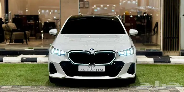 BMW 520 I M KIT 2024 (كاش - تمويل) 35