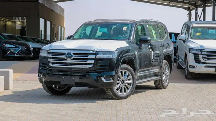 تويوتا لاند كروزر سعودي 3 اسود وابيض و 4 ابيض كاش واقساط 3