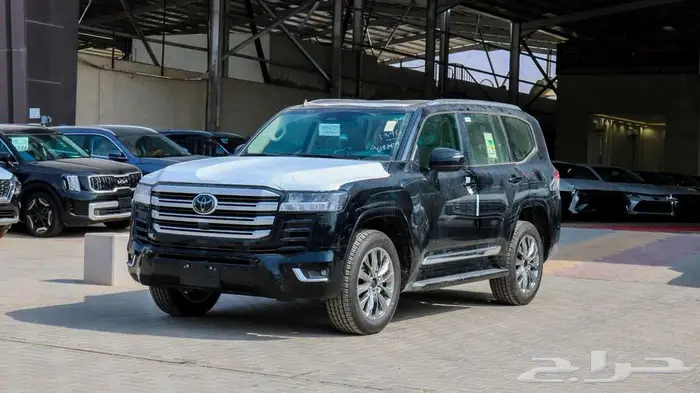 تويوتا لاند كروزر سعودي 3 اسود وابيض و 4 ابيض كاش واقساط 5