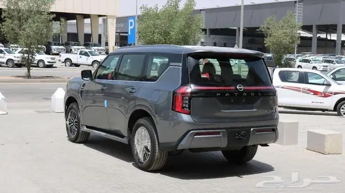 نيسان باترول بلاتينيوم 2025 لون رمادي وفضي كاش وبنوك 9