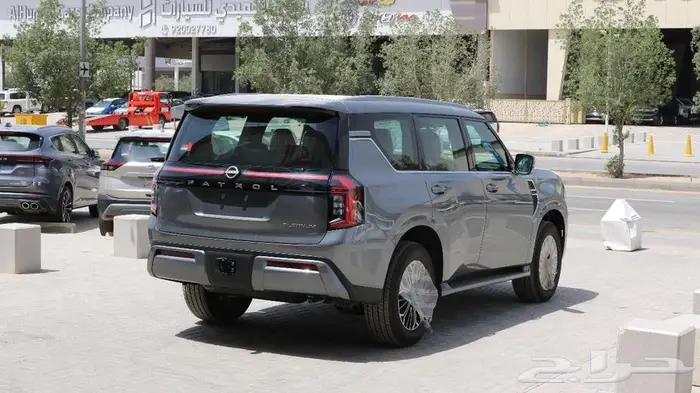نيسان باترول بلاتينيوم 2025 لون رمادي وفضي كاش وبنوك 15