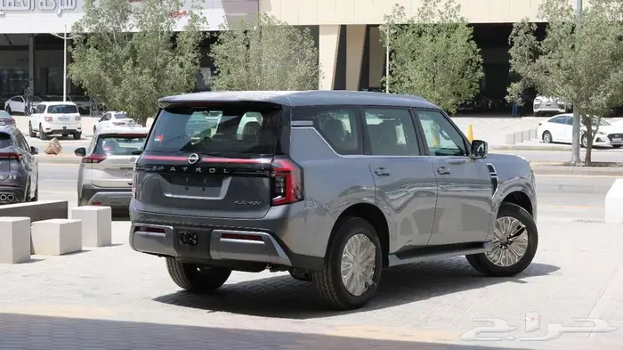 نيسان باترول بلاتينيوم 2025 لون رمادي وفضي كاش وبنوك 18