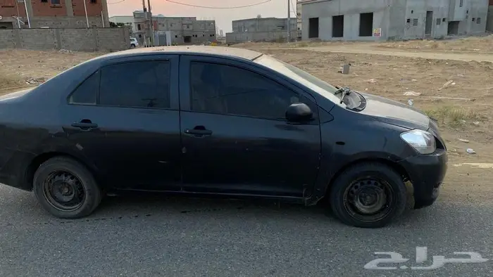 للبيع يارس 2012 قير عادي 1