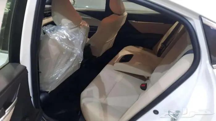 تويوتا كامرى E ستاندر بنزين 2025 3