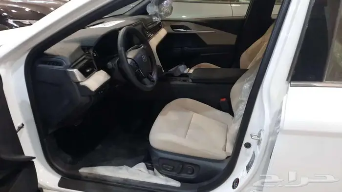 تويوتا كامرى E ستاندر بنزين 2025 6