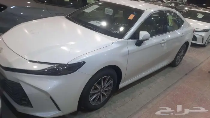 تويوتا كامرى E ستاندر بنزين 2025 0