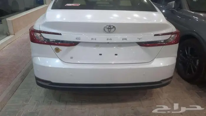 تويوتا كامرى E ستاندر بنزين 2025 1