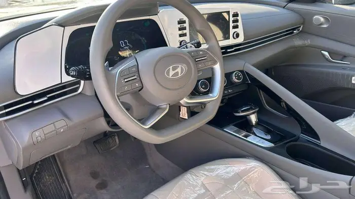 هيونداي النترا GL 2026 ابيض سقف اسود 7