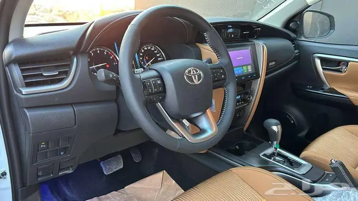 تويوتا فورتشنر VX1 بنزين 2025 لدى شركة عبدالمجيد الخضر 12