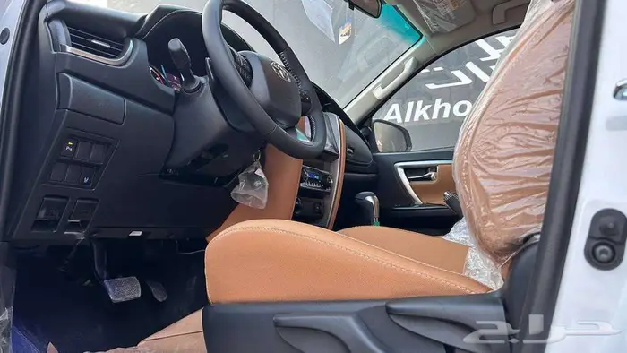 تويوتا فورتشنر VX1 بنزين 2025 لدى شركة عبدالمجيد الخضر 13
