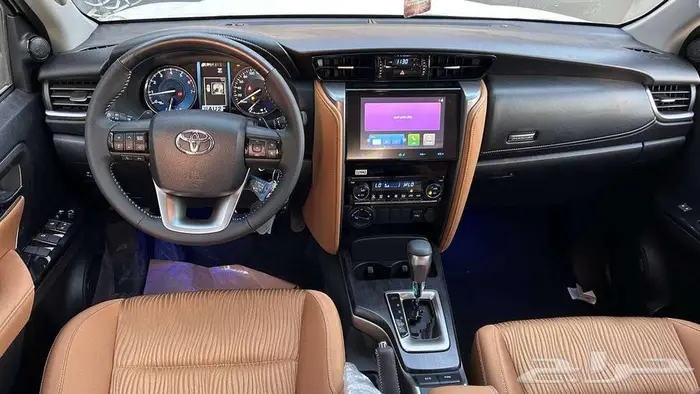 تويوتا فورتشنر VX1 بنزين 2025 لدى شركة عبدالمجيد الخضر 7