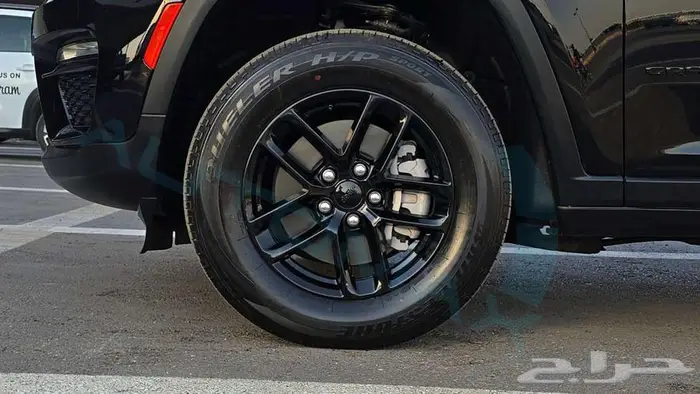 جيب جراند شيروكي لاريدو 2024 خليجي اصفار مع ضمان الوكيل 26