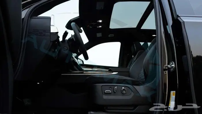 كاديلك اسكاليد 600 Sport Platinum 2025 اصفار مع ضمان 7