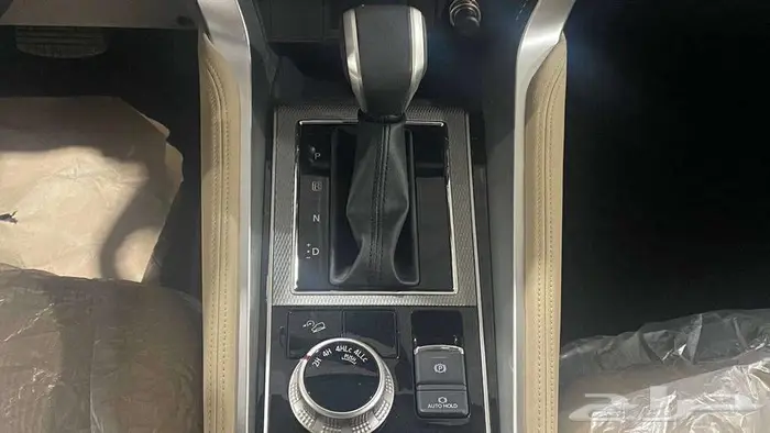 عرض خاص ميتسوبيشي مونتيرو ستاندر LL موديل 2025 بنزين 10