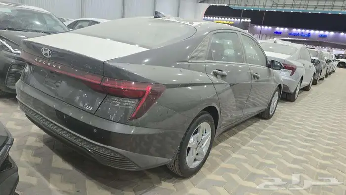 هيوانداي اكسنت 2026 لدى معرض احدث للسيارات 1