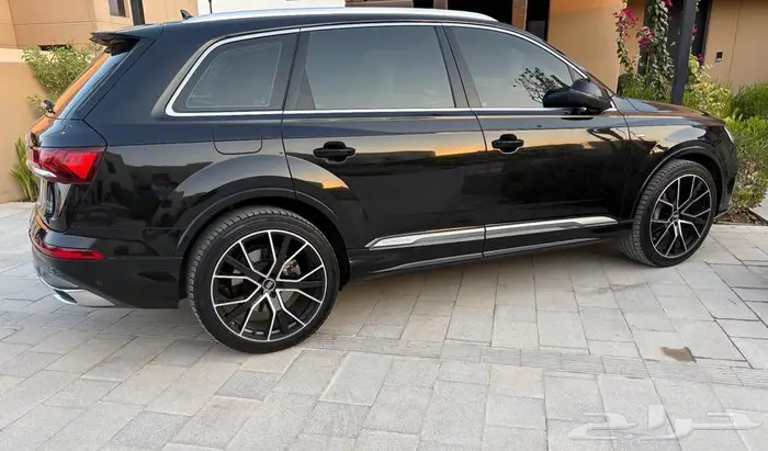 للبيع أودي Q7 موديل 2022 4