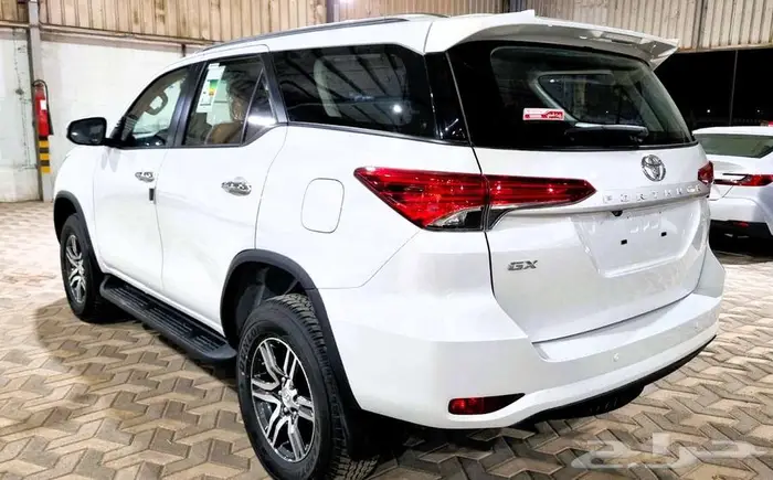 تويوتا فورتشنر GX2 بنزين 4سلندر 2025 كاش - تقسيط 2