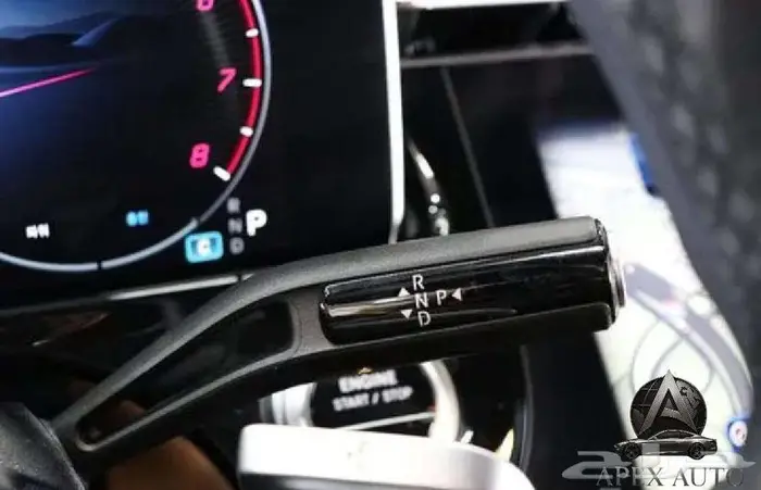 مرسيدس E300 كلاسيك 2024 7