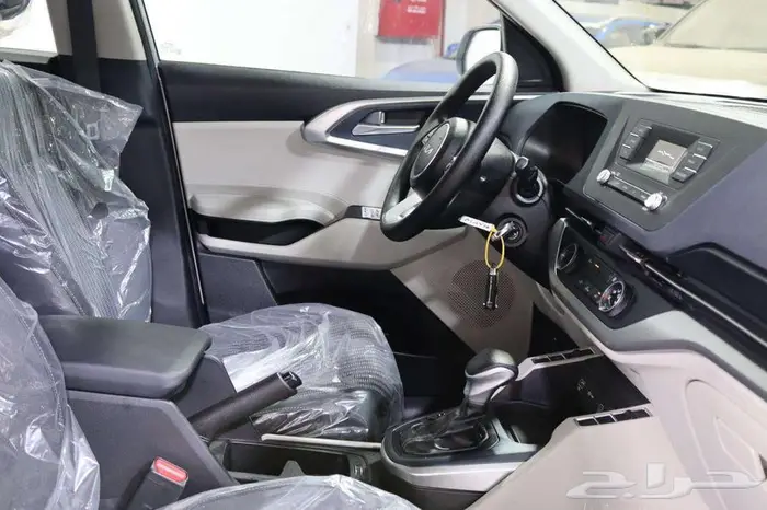 كيا كارينز استاندر 2025 رمادي فضي 4