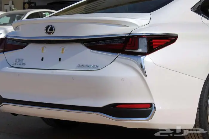 لكزس - ES300 Ah هايبرد - 2025 - خليجي 15