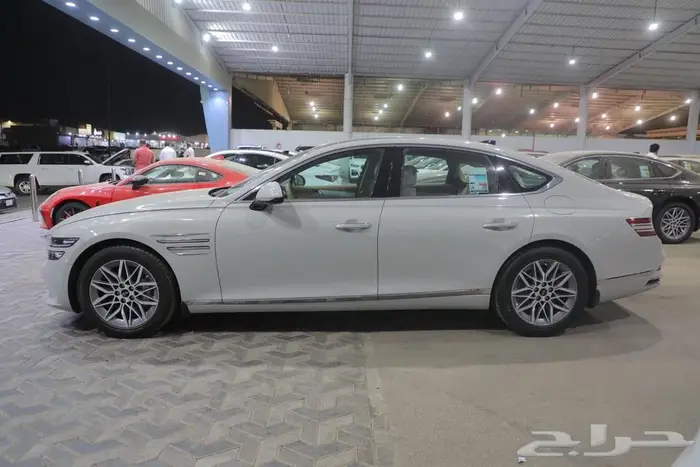 جينيسس G80 بريستيج بانوراما جلد اربعة سلندر موديل 2025 3