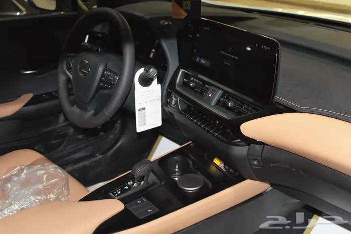 لكزس - UX300 Ch هايبرد - 2025 - فل كامل - خليجي 5