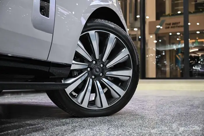 شركة البريمي لسيارات رانج روفر SV 5